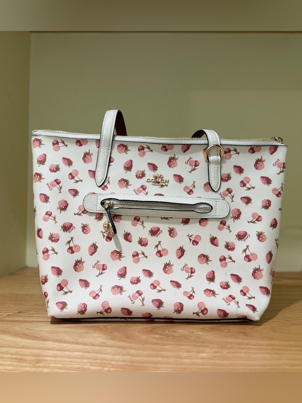 Coach Fruit Print
Taylor Tote